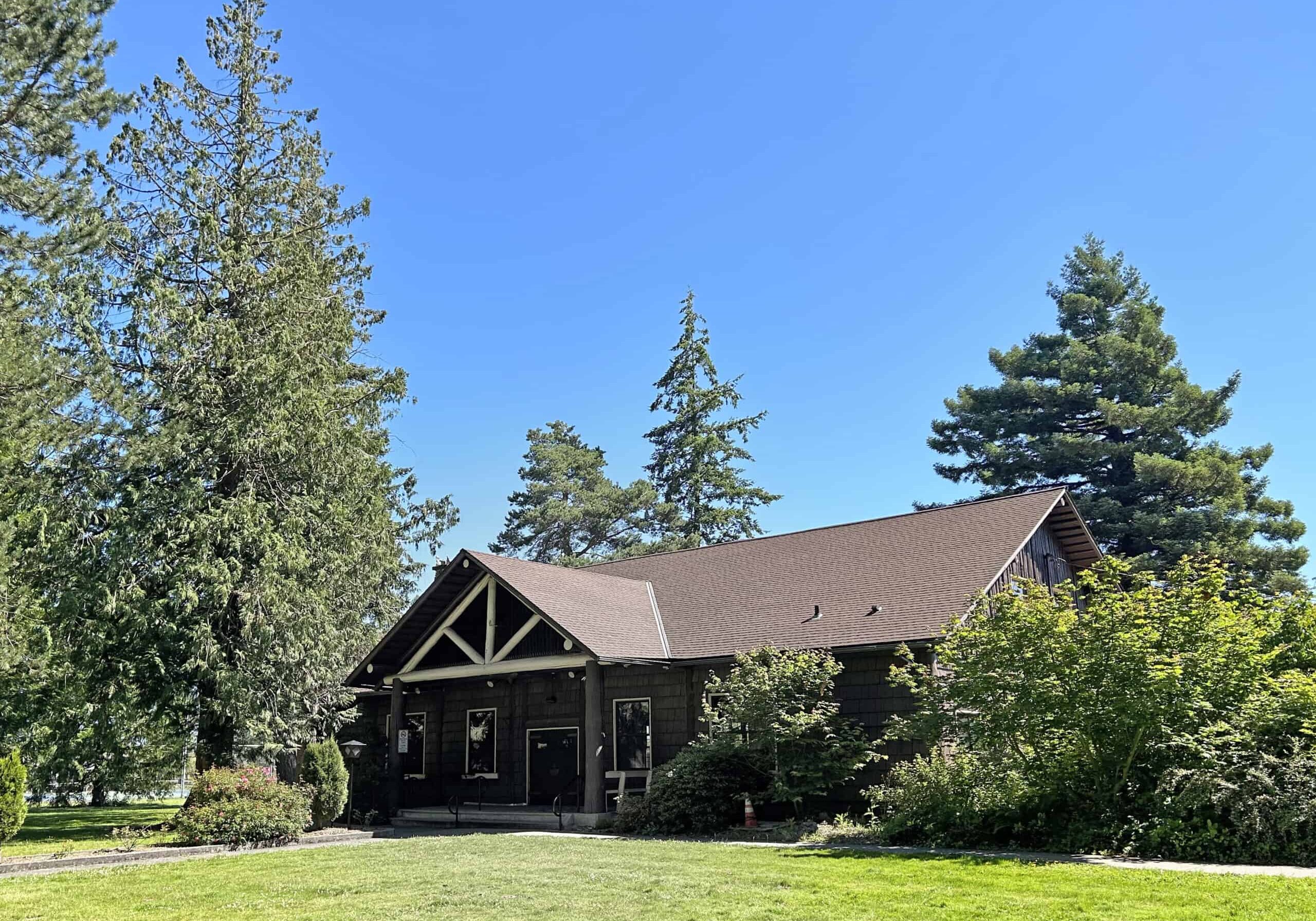 HillcrestPark2 lodge in park surrounded by trees